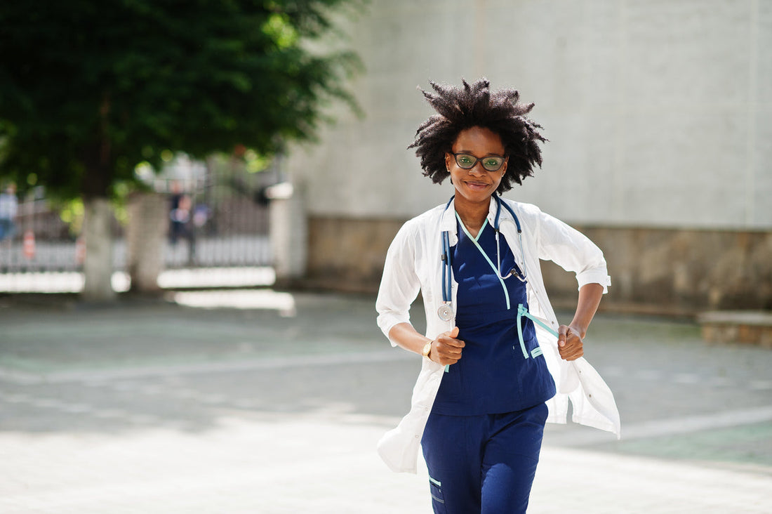 nurse wearing confortable medical jogger
