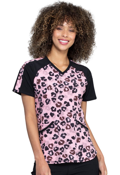 Medical, Tops, Women V-Neck Print Top in Cheetah Spots CK 656 CASO